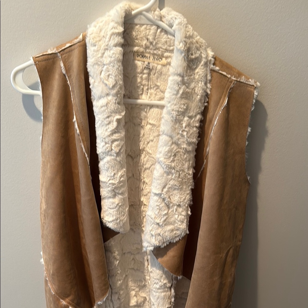 Double Zero Women's Tan and Cream Vest